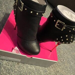 Shoe Dazzle Black and Gold Studded Heeled Boots